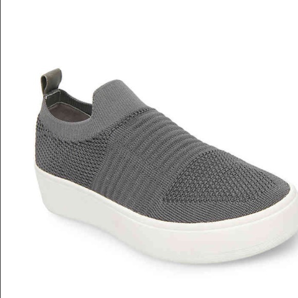 steve madden grey slip ons